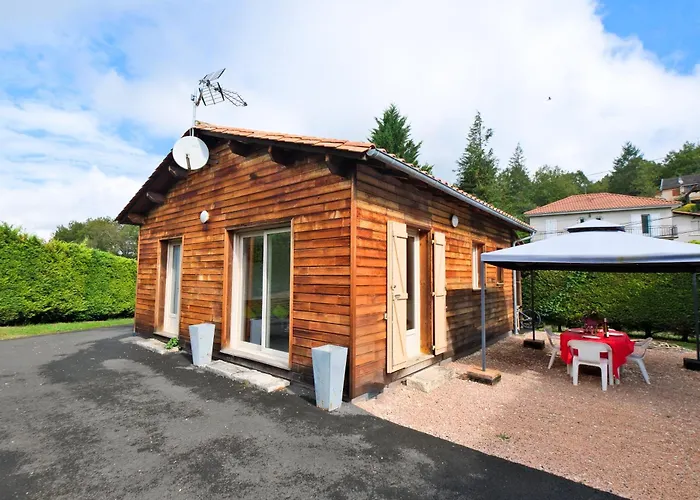 Avec Piscine Privee 度假居