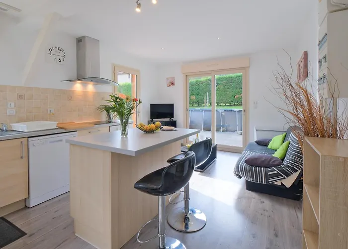 Avec Piscine Privee 度假居